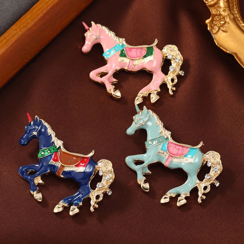 Vintage Enamel Horse Brooches  - đánh giá và giá Men Accessories Bouquet